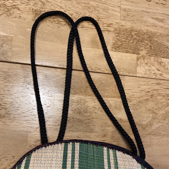 One of a kind rattan clam shell bag - Picture 11 of 11